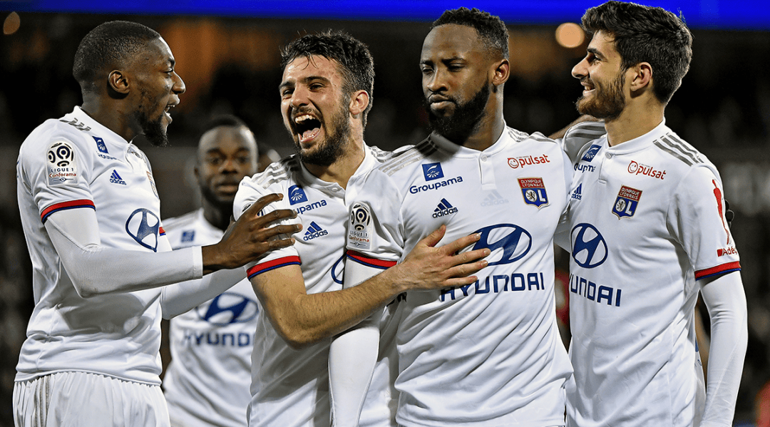 瓦表现出现 瓦表现出现