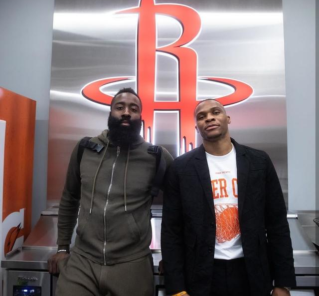 场边互动的 场边互动的